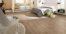 Дизайн комнаты с ламинатом под дерево бренда Kastamonu коллекции Floorpan Black